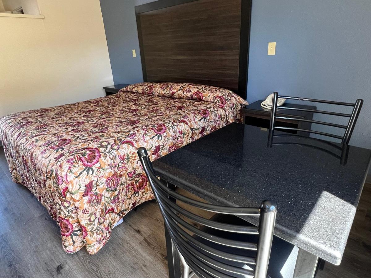 Motel Economy 2*