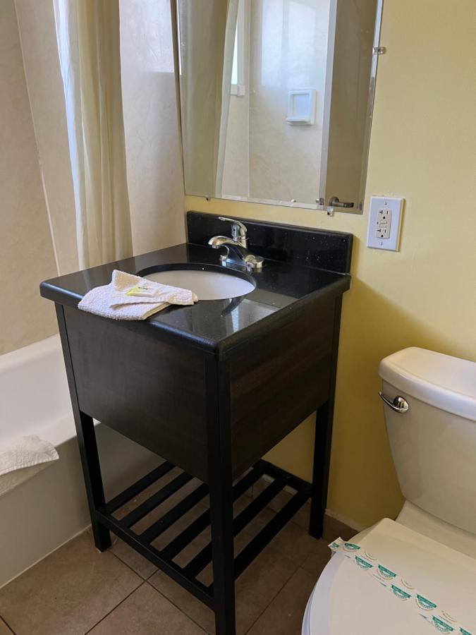 Economy Motel 2*