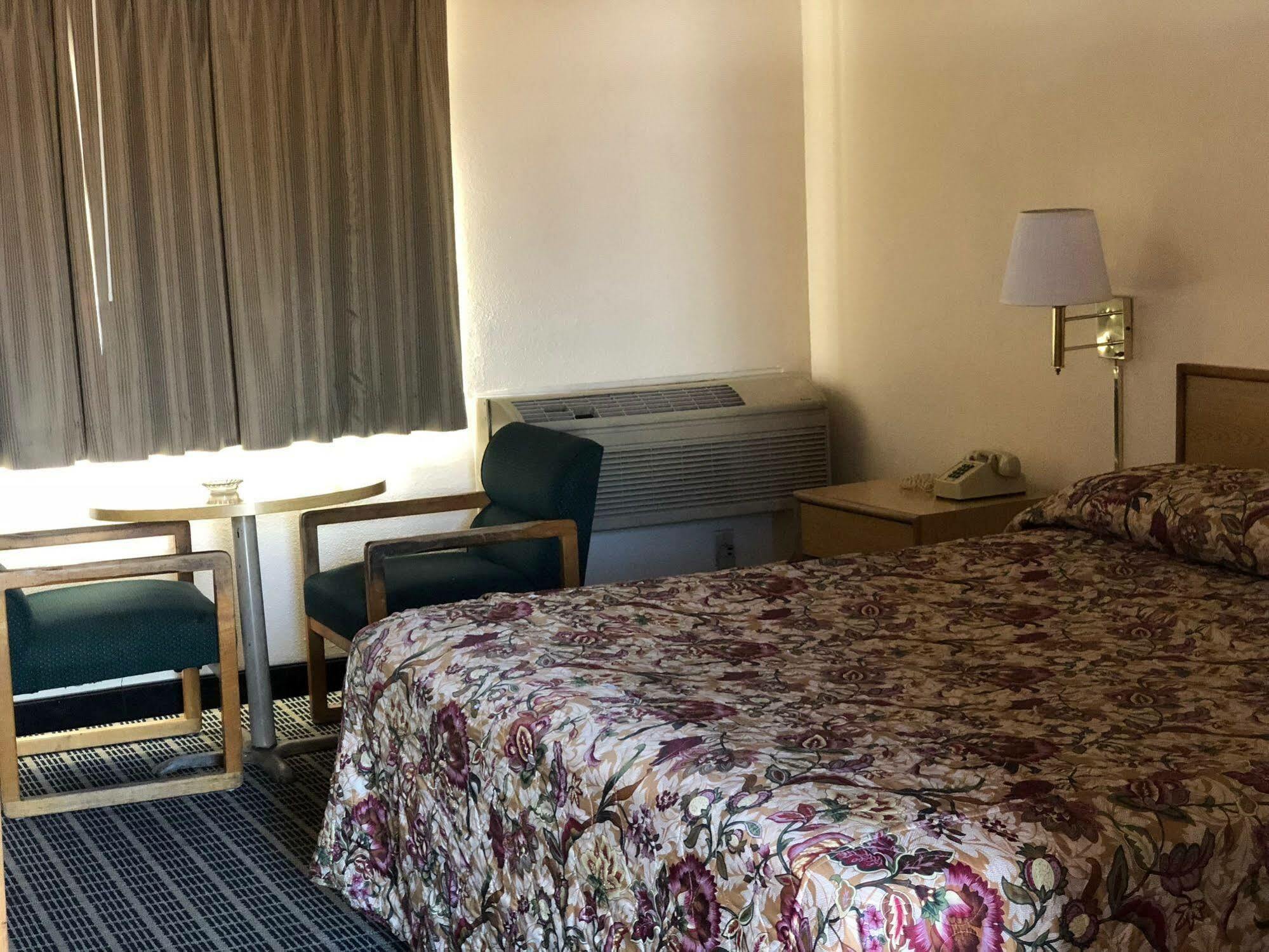 Economy Motel Fresno