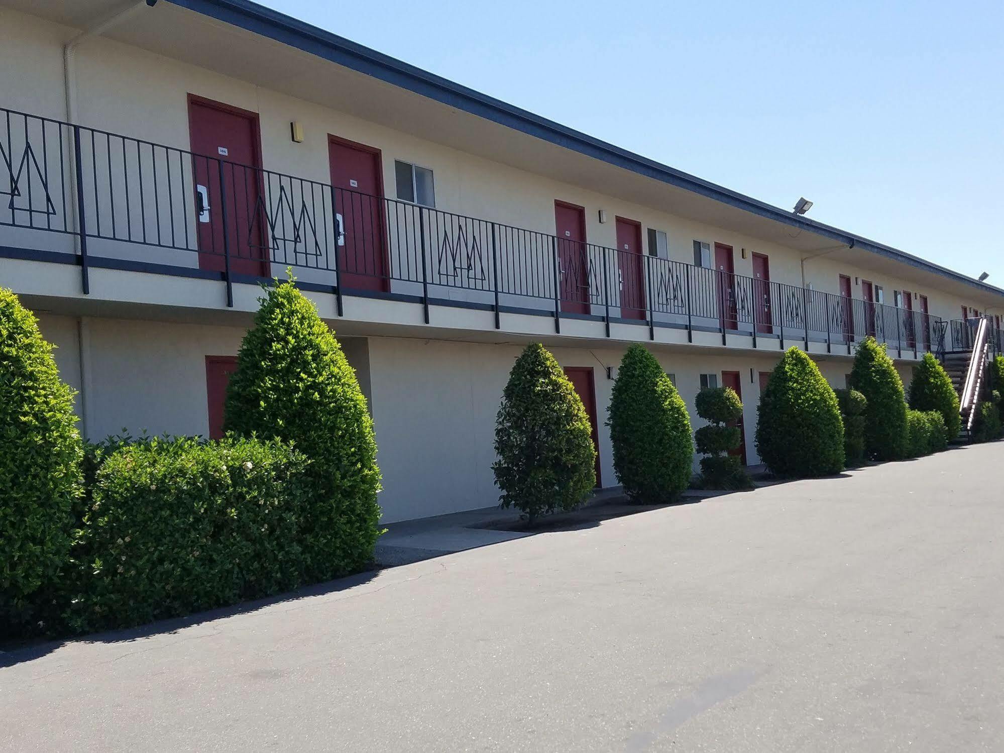 Motel Economy 2*